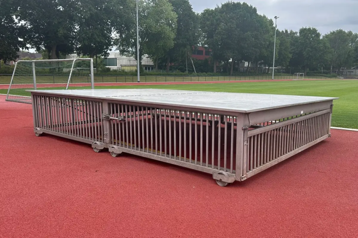 Historie: Abdeckung für Sprungmatten