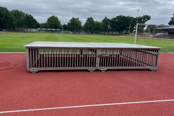 Historie: Abdeckung für Sprungmatten