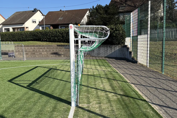Schäper Jugendtor Typ2 mit Player Safe Bodenrahmen