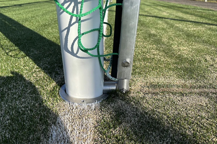 Schäper Jugendtor Typ2 mit Player Safe Bodenrahmen