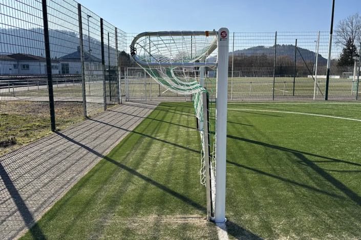 Schäper Jugendtor Typ2 mit Player Safe Bodenrahmen