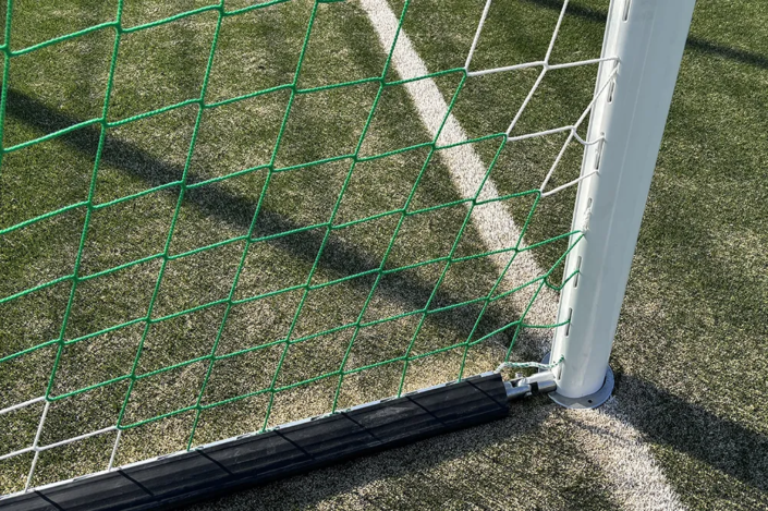 Schäper Jugendtor Typ2 mit Player Safe Bodenrahmenen