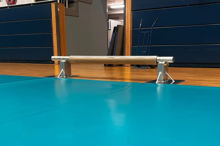 Abroller für Sportboden in der Sporthalle