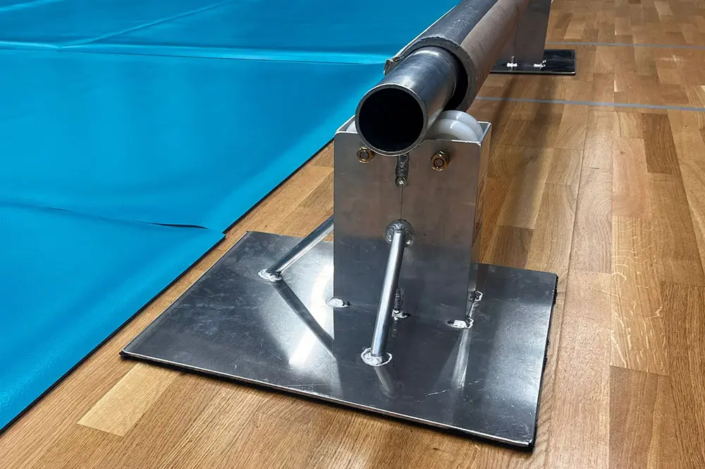 Abroller für Sportboden in der Sporthalle