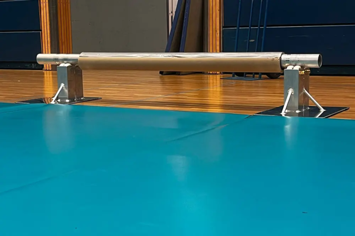 Abroller für Sportboden in der Sporthalle