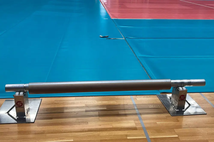 Abroller für Sportboden in der Sporthalle